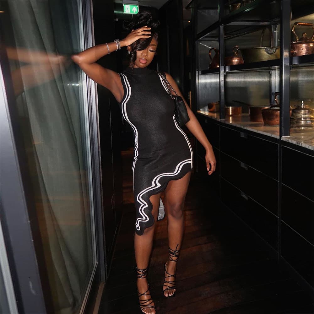 SM-K0079 Асимметричное трикотажное платье без рукавов с круглым вырезом в неправильную полоску SM-K0079 Асимметричное трикотажное платье без рукавов с круглым вырезом в неправильную полоску